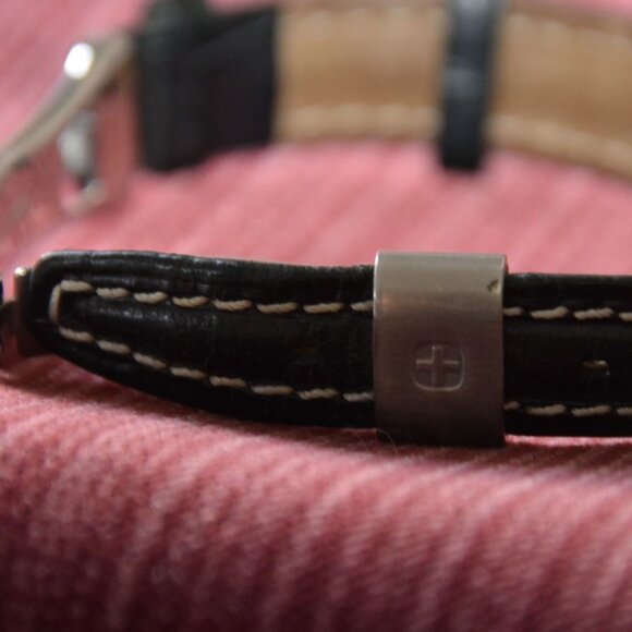 Vintage Swiss Army Knife Women's Watch - Picture 4 of 4